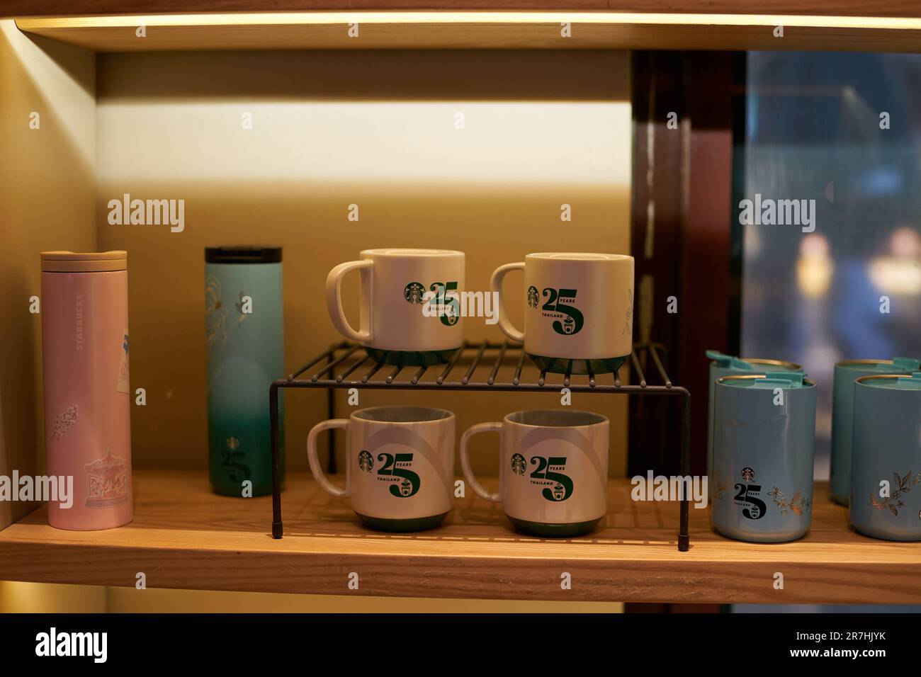 https://c8.alamy.com/comp/2R7HJYK/pattaya-thailand-circa-april-2023-goods-on-display-at-starbucks-coffee-in-pattaya-2R7HJYK.jpg
