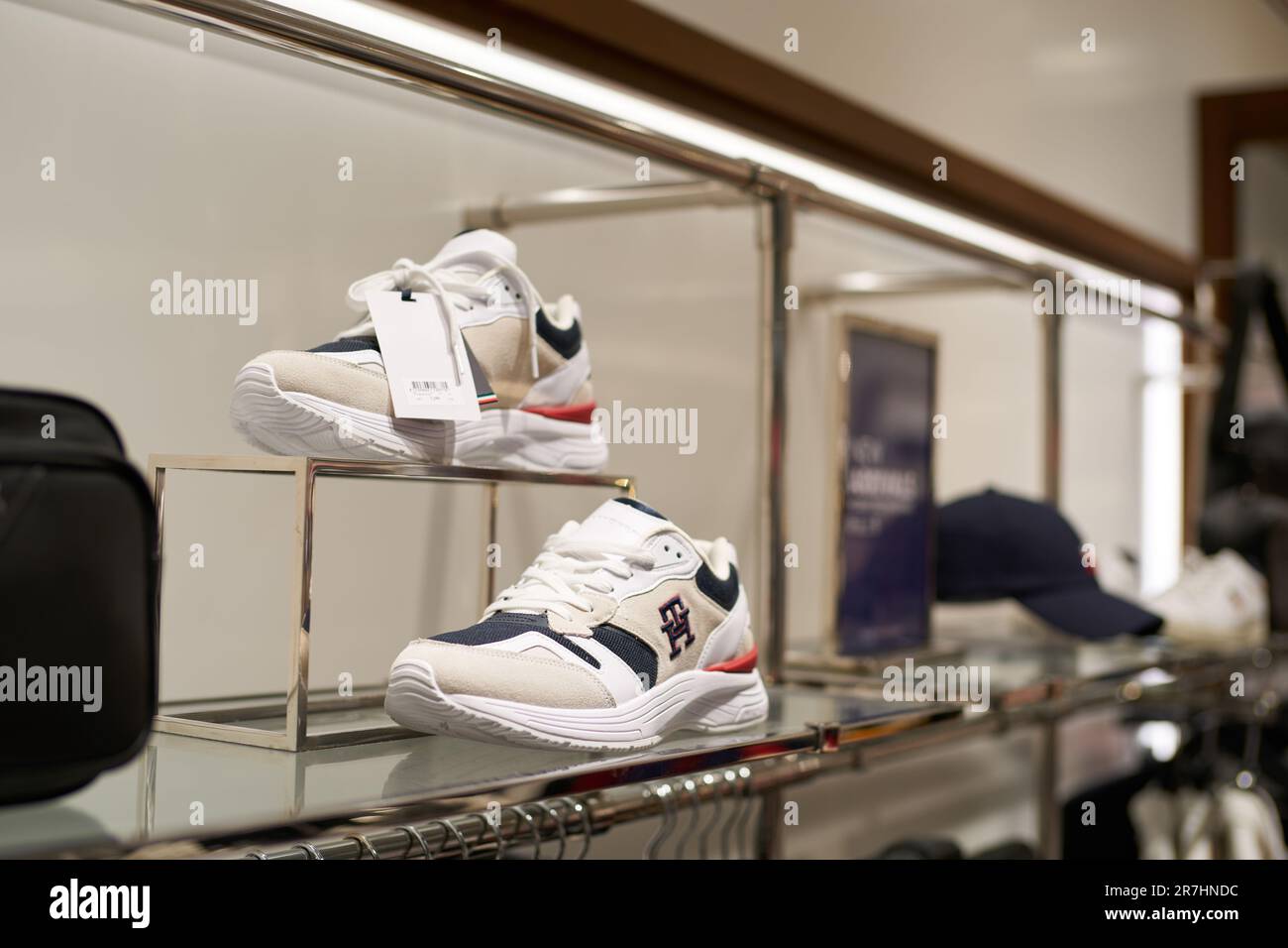 Tommy hilfiger shop beach shoes