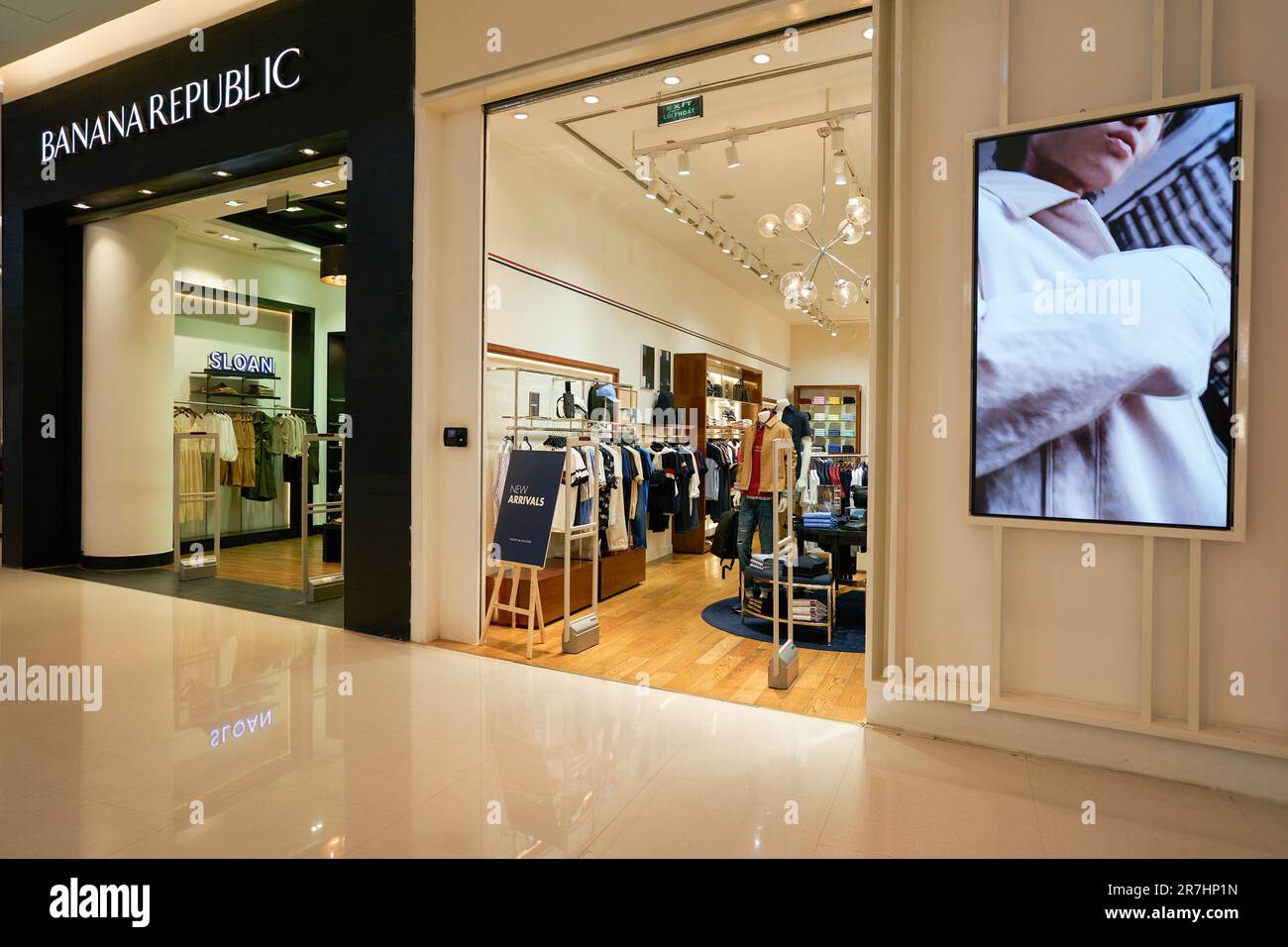 Tommy hilfiger store entrance hi-res stock photography and images - Alamy