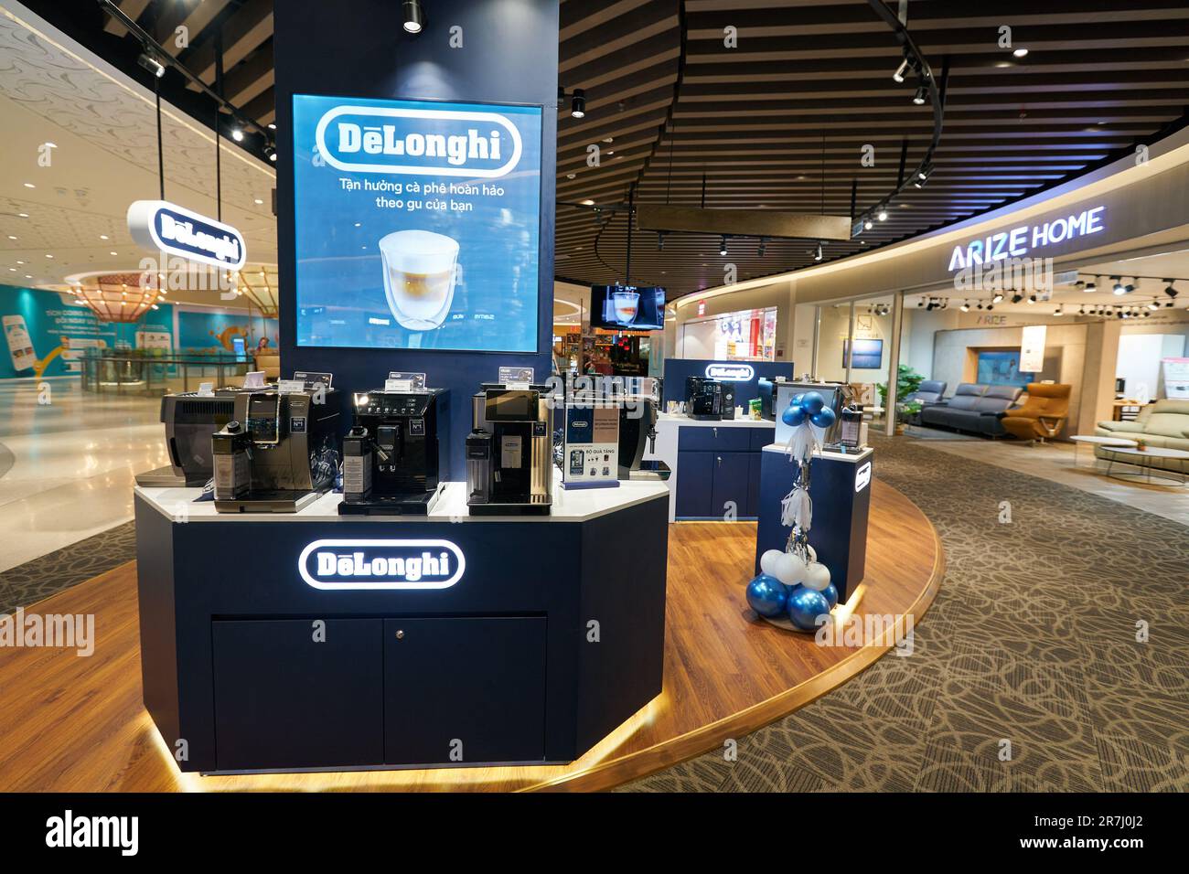 Delonghi coffee machine hi-res stock photography and images - Alamy