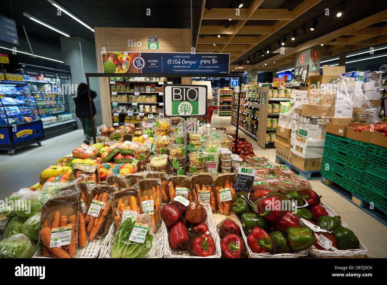 Spain Store Spain madrid grocery store display hi-res stock photography and images ...
