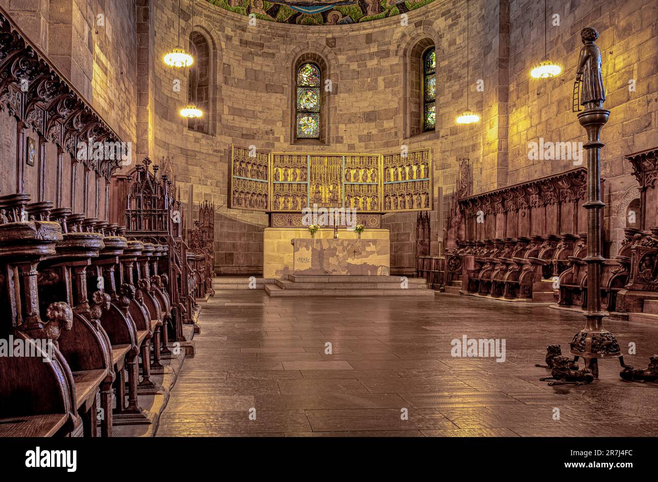 the choir in Lund Cathedral with  altar and the golden altar piece, Lund Sweden, May 22, 2023 Stock Photo