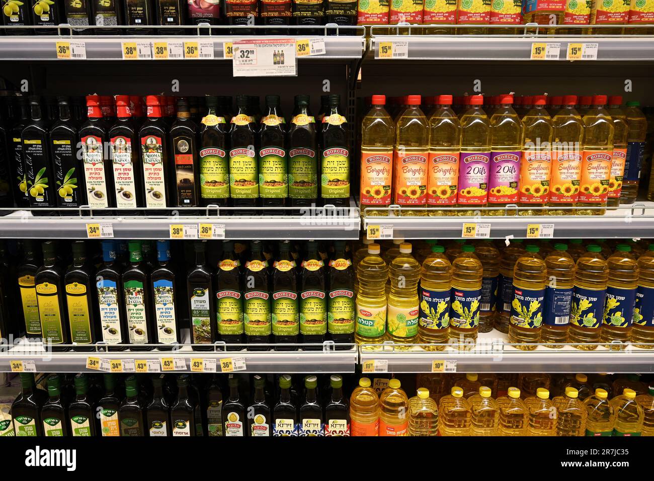 Cooking Oil in a grocery Stock Photo Alamy