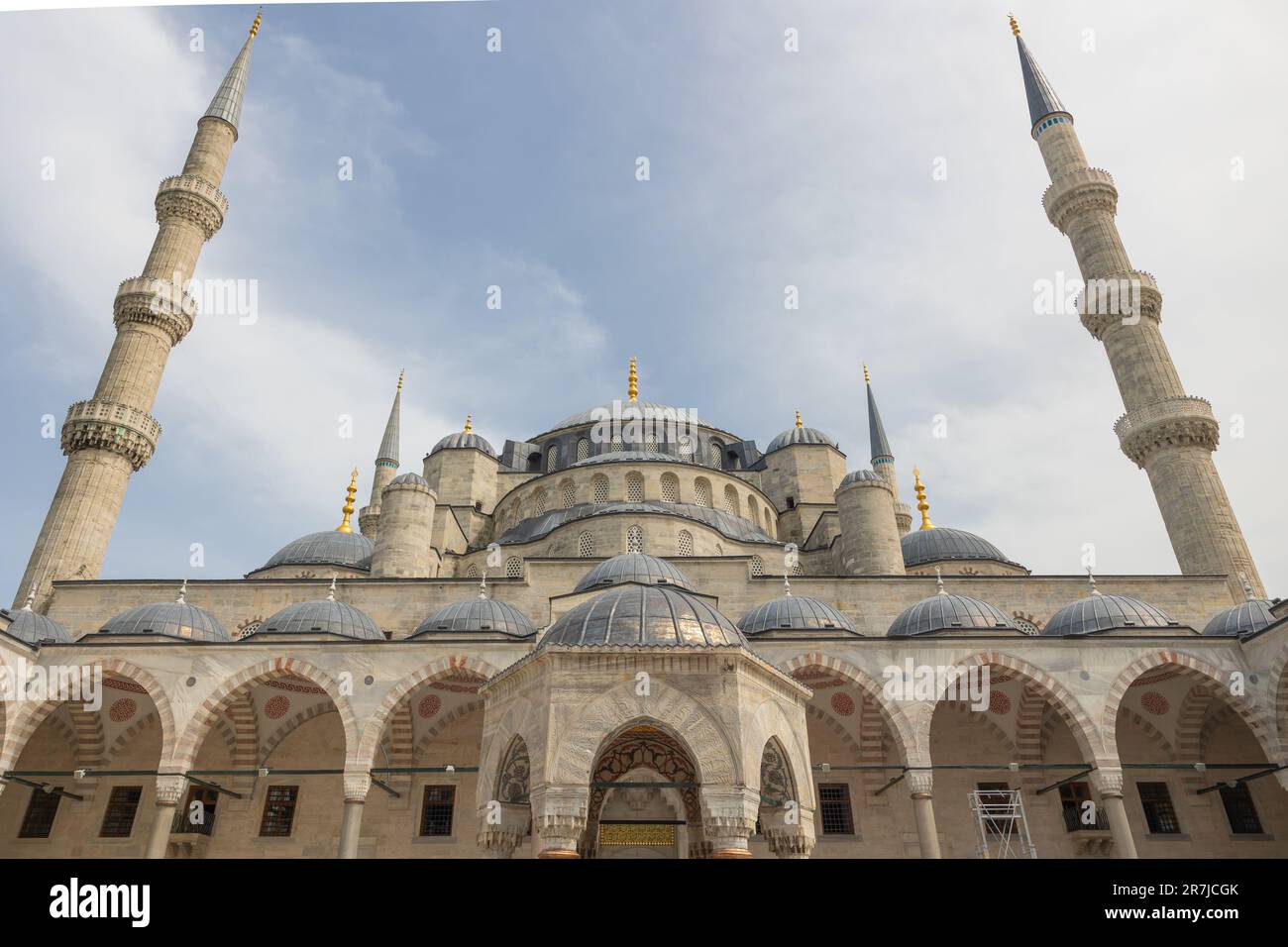 blue-mosque-or-sultanahmet-mosque-in-istanbul-ramadan-or-islamic
