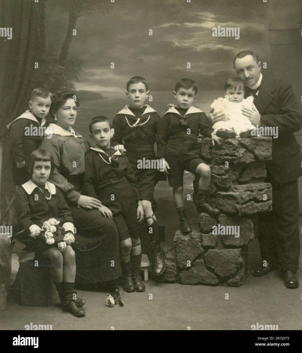 Studio portrait of a family with six children dressed marine style, Italy 1910s Stock Photo