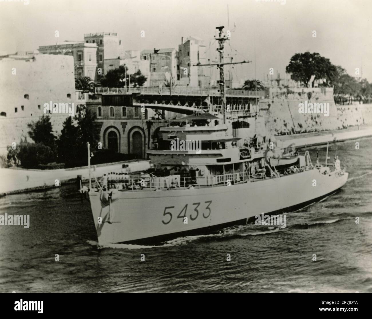 Italian Navy oceanic minesweeper Squalo 5433 ex U.S.Navy MSO 518 in navigation, Italy 1960s Stock Photo