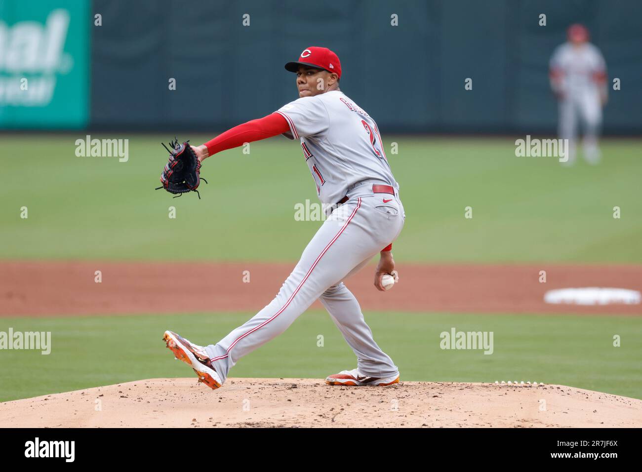 ST. LOUIS, MO - JUNE 11: Cincinnati Reds starting pitcher Hunter Greene  (21) delivers a pitch during an MLB game against the St. Louis Cardinals on  June 11, 2023 at Busch Stadium