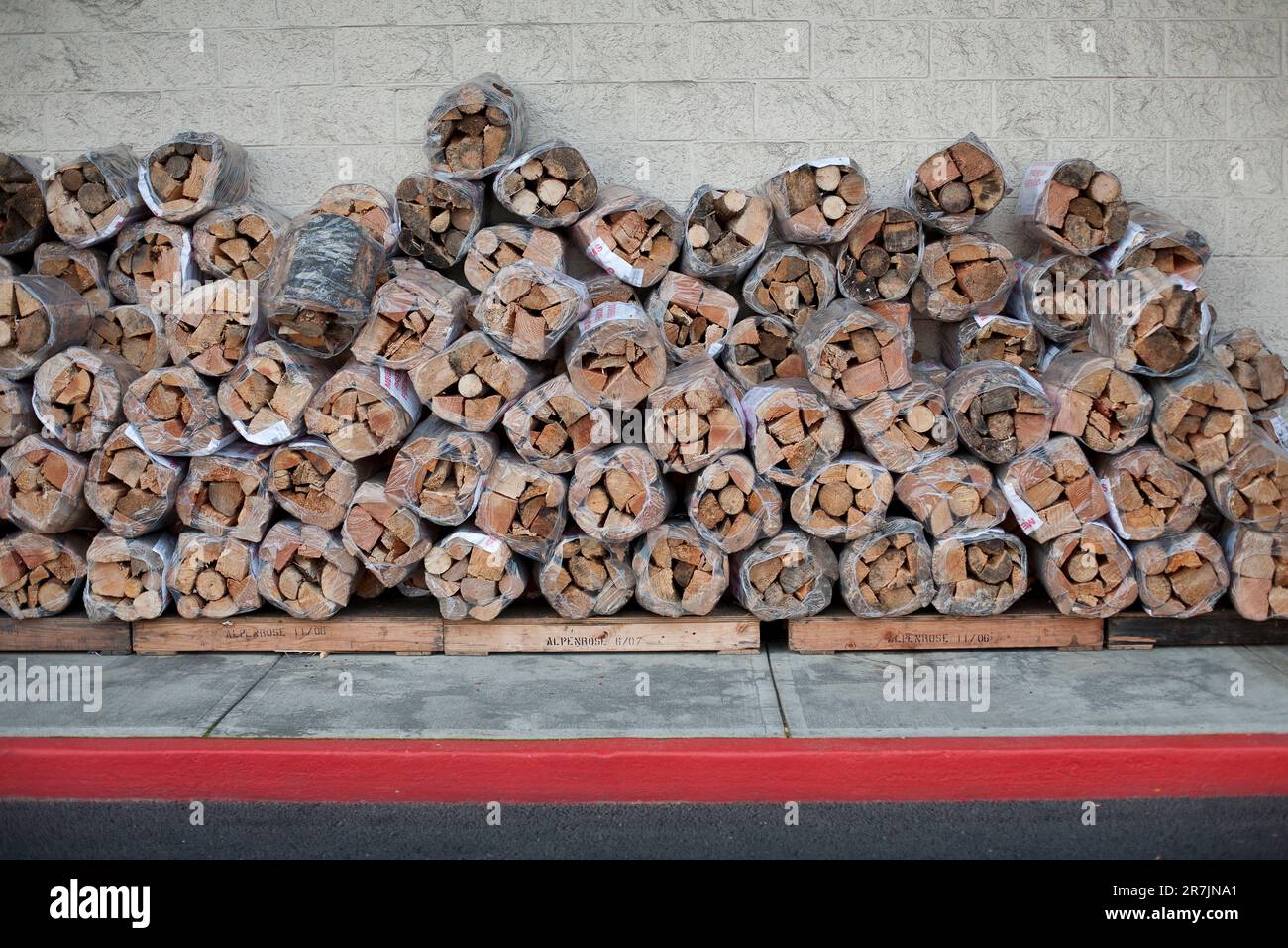 Wrapped lumber hi-res stock photography and images - Alamy
