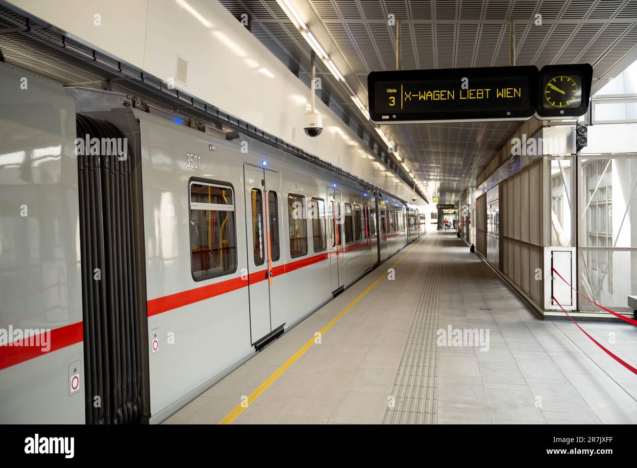 Vienna u3 metro hi-res stock photography and images - Alamy