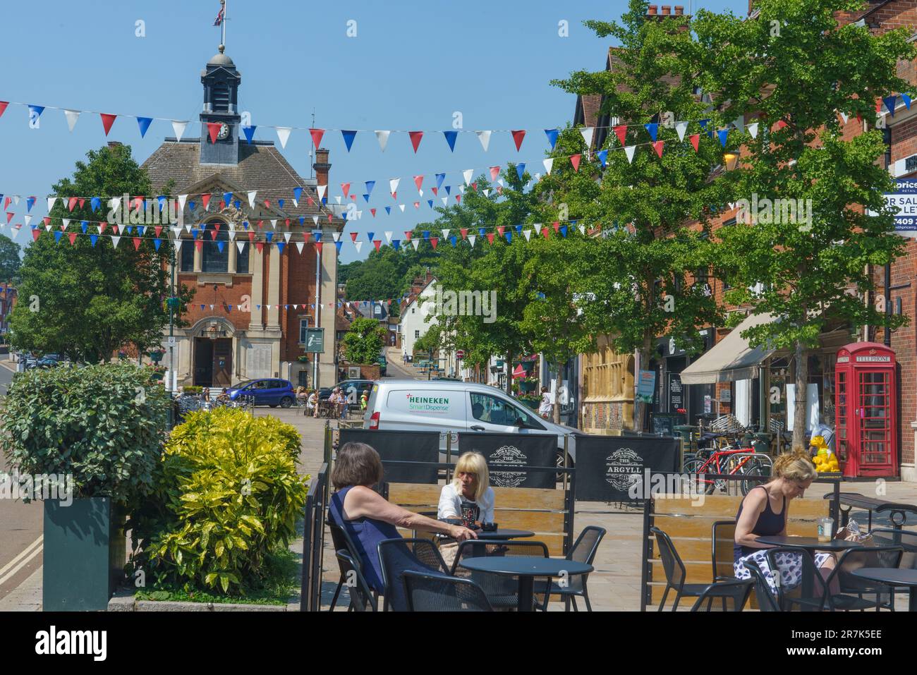 Henley-on-Thames, Oxfordshire, UK June 16th People out enjoying the continued sunshine with temperatures set to reach 26C today, falling over the weekend. Bunting is in place around the town, for the forthcoming Henley Regatta. Bridget Catterall AlamyLiveNews Stock Photo