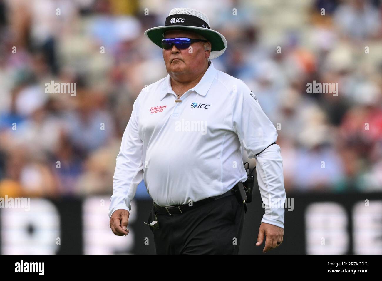 Umpire ahsan raza hires stock photography and images Alamy