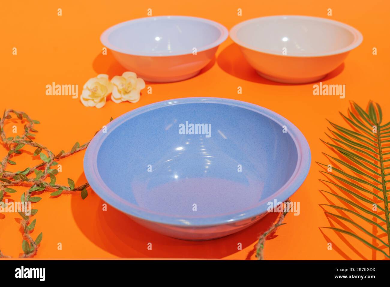 The Round Vegetable Bowl with Transparent Lid is a practical and