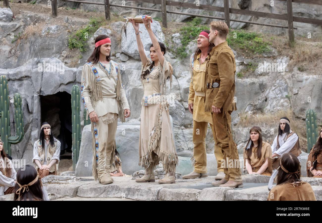 Bad Segeberg, Germany. 16th June, 2023. The actors (l-r) Alexander Klaws as Winnetou, Nadine Menz Nscho-tschi, Joshy Peters as Intschu-tschuna and Bastian Semm as Old Shatterhand and play at the photo rehearsal for the new production of the Karl May Games 'Winnetou I - Blood Brothers'. The play celebrates its premiere on June 24 at the open-air theater at Kalkberg. Credit: Markus Scholz/dpa/Alamy Live News Stock Photo
