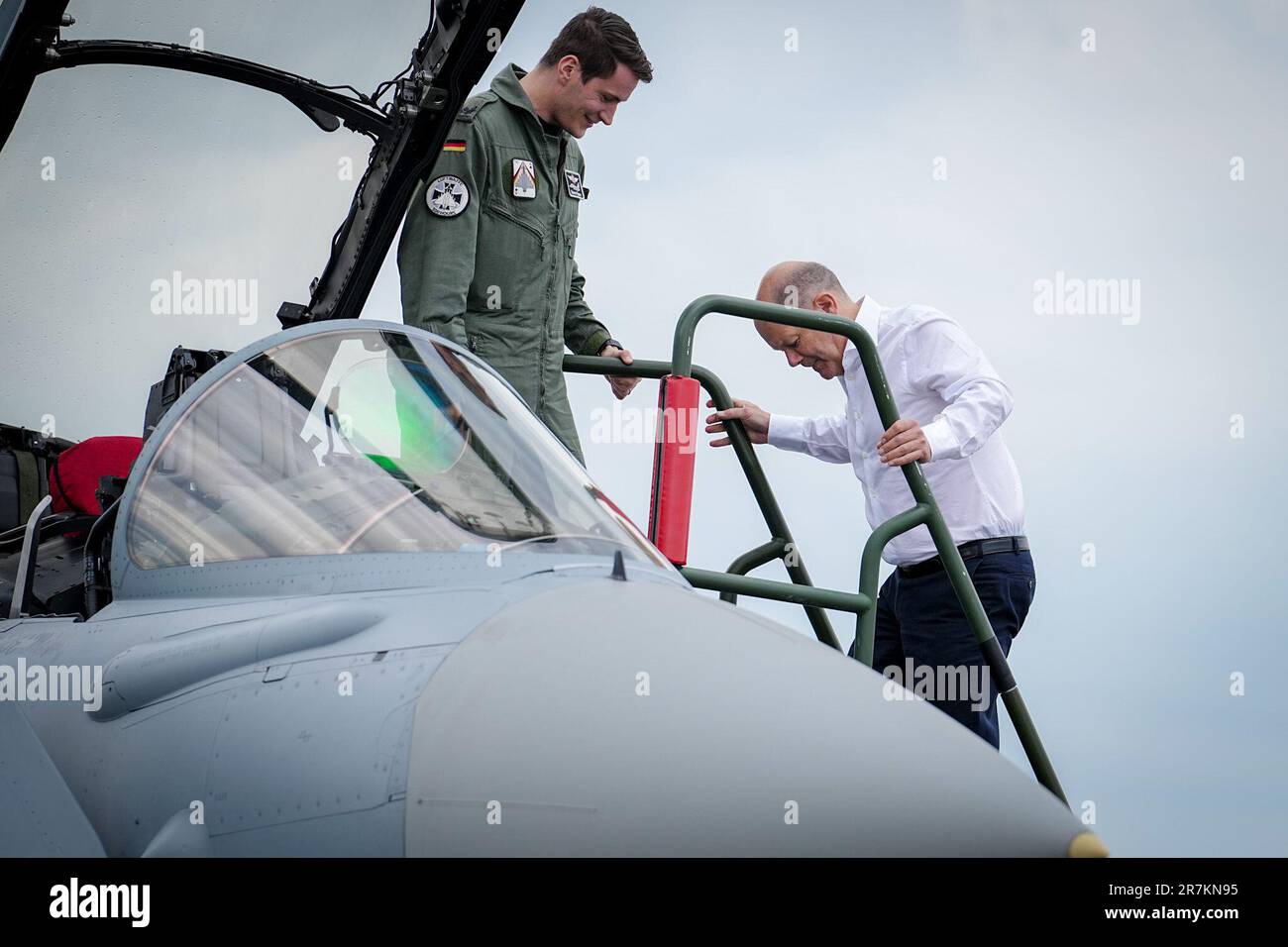 Steven R.kay Pilot Riverside California Jagel, Germany. 16th June, 2023. German Chancellor Olaf Scholz (SPD, r ...