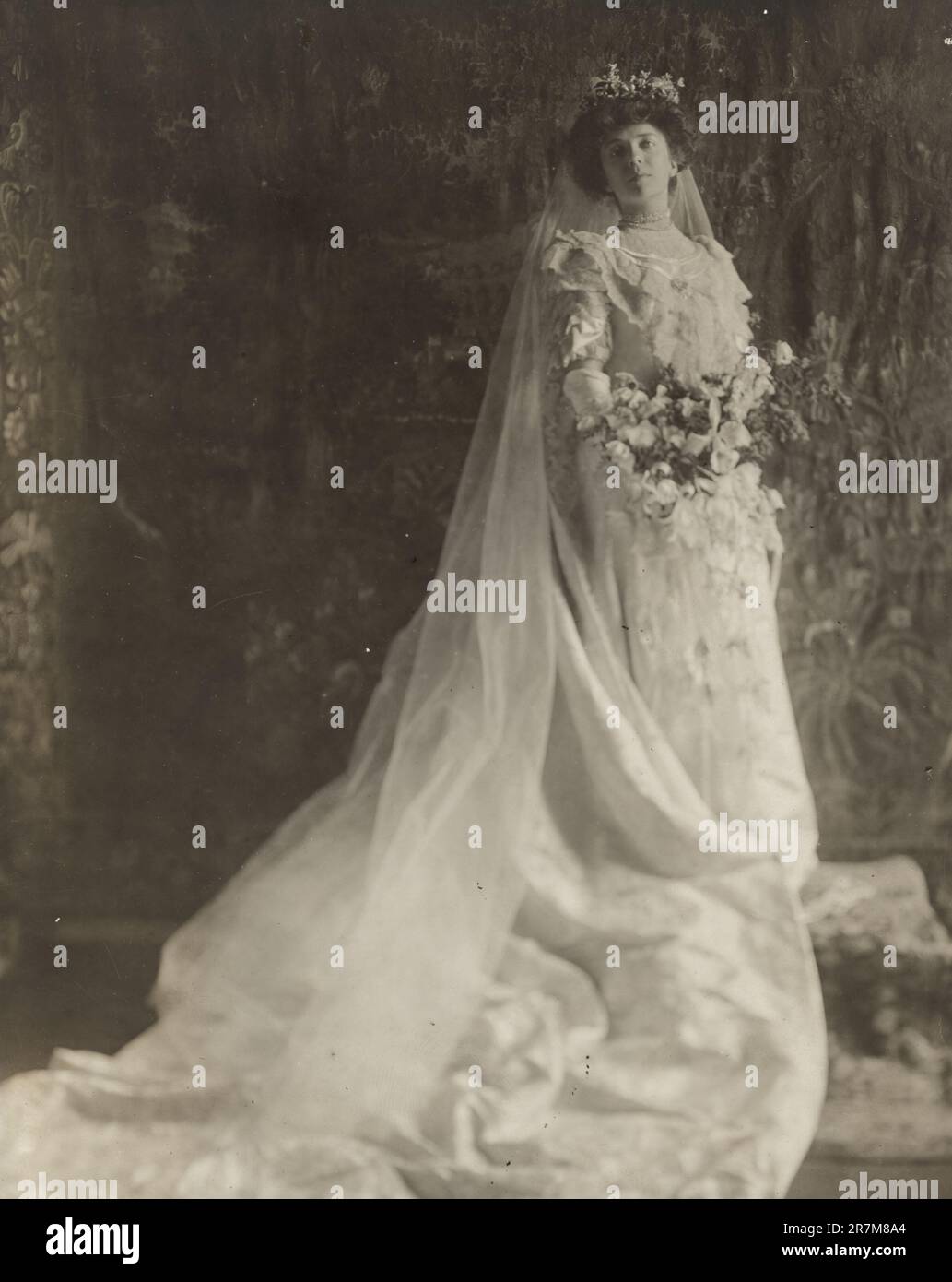 Alice Roosevelt Longworth 1906 Stock Photo - Alamy