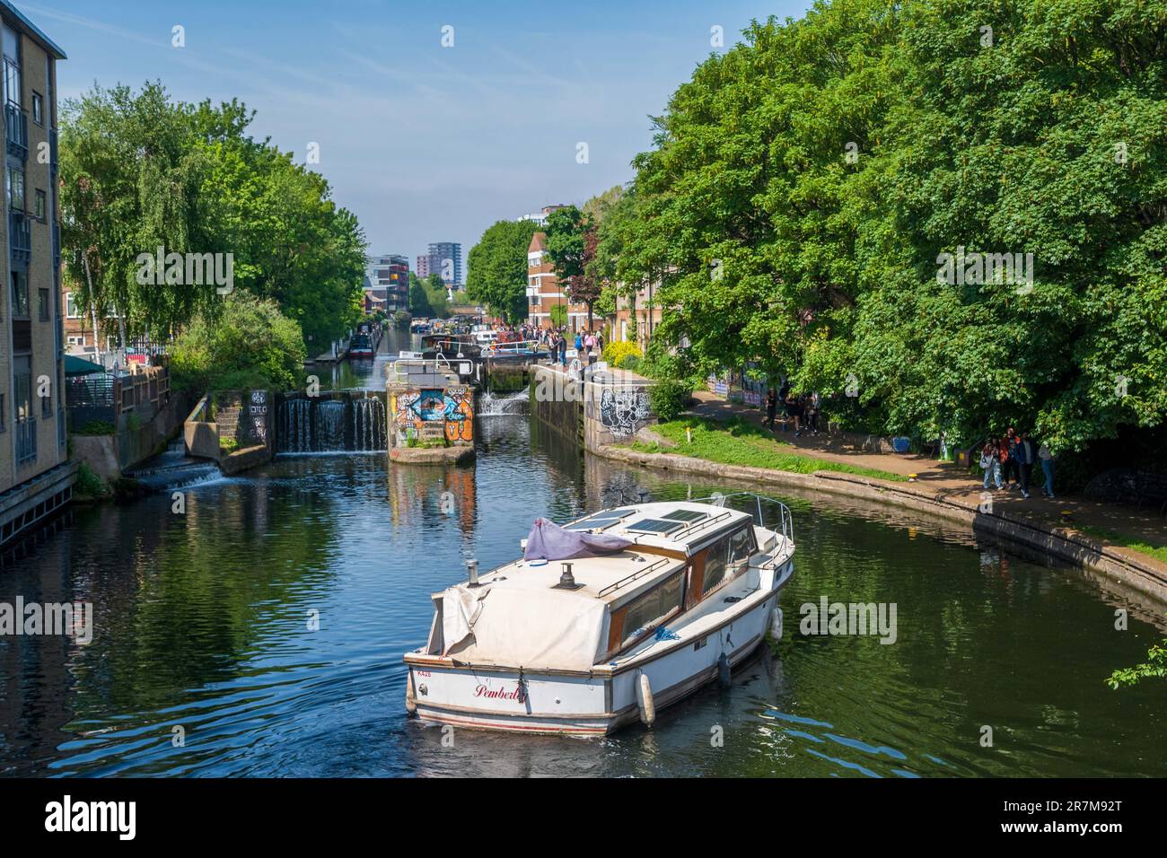 The Regents canal at Regents Row in Haggerston London E8 Stock Photo ...