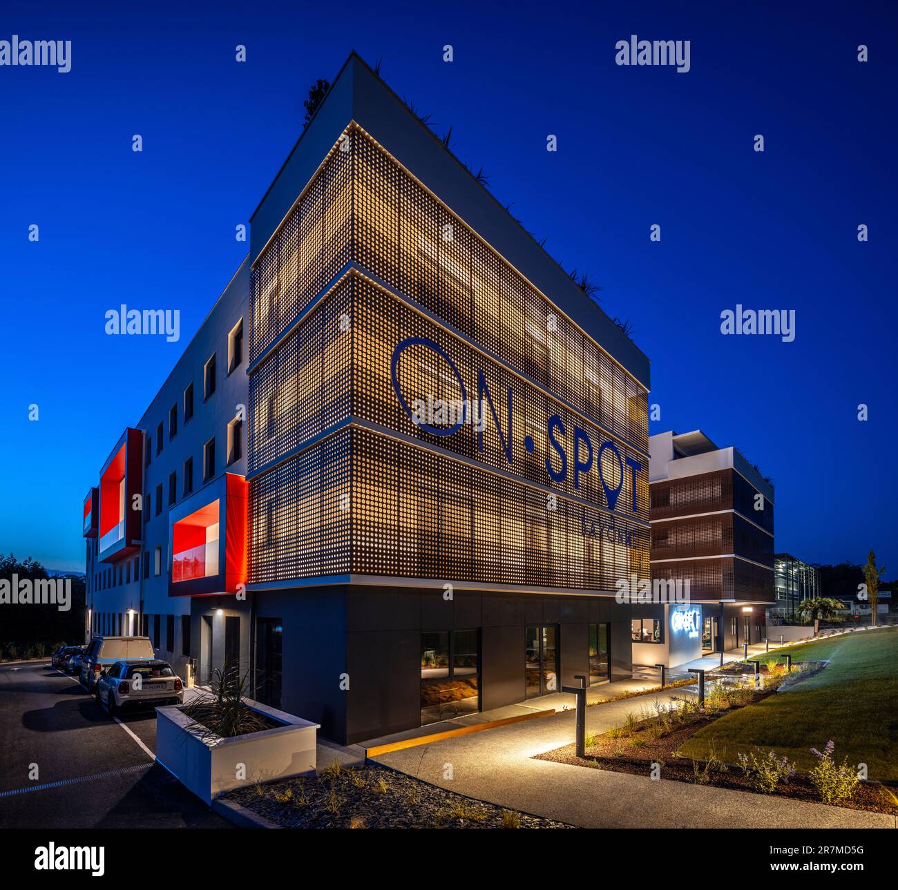 Mise en lumiere de batiment hires stock photography and images Alamy