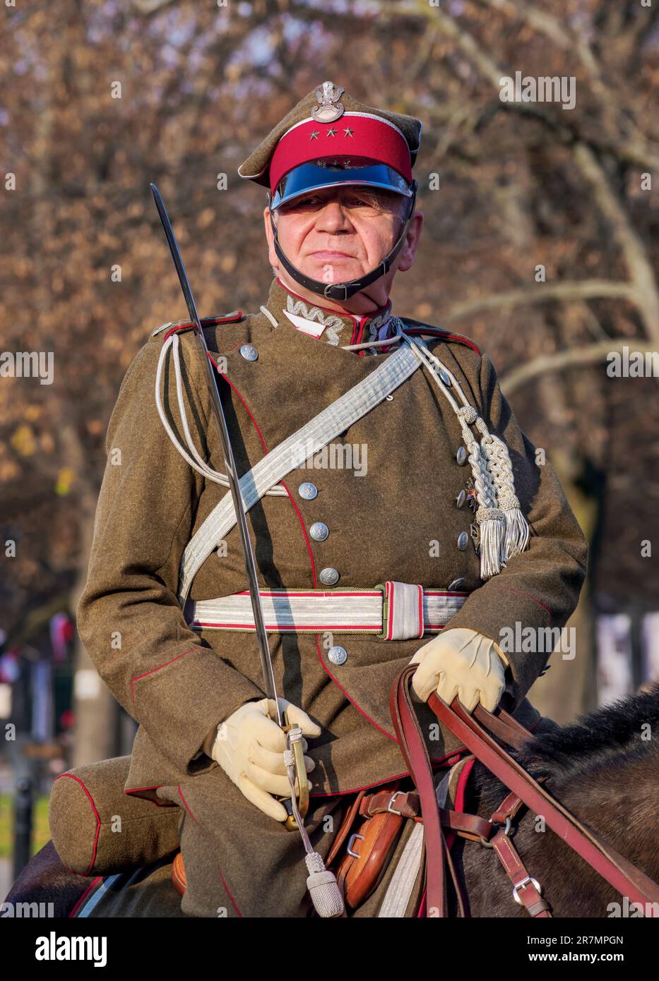 Mounted cavalry soldiers hi-res stock photography and images - Alamy