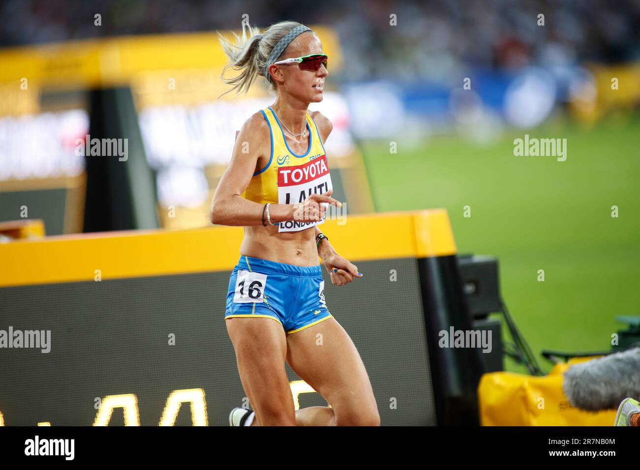 Sarah Lahti participating in the 10.000m final at the World Athletics