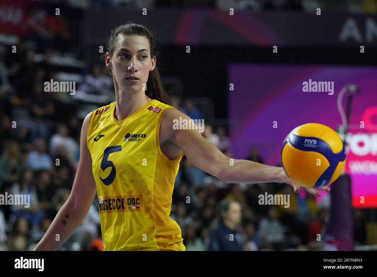 ANTALYA, TURKIYE - DECEMBER 17, 2022: Robin De Kruijf in Imoco Volley ...