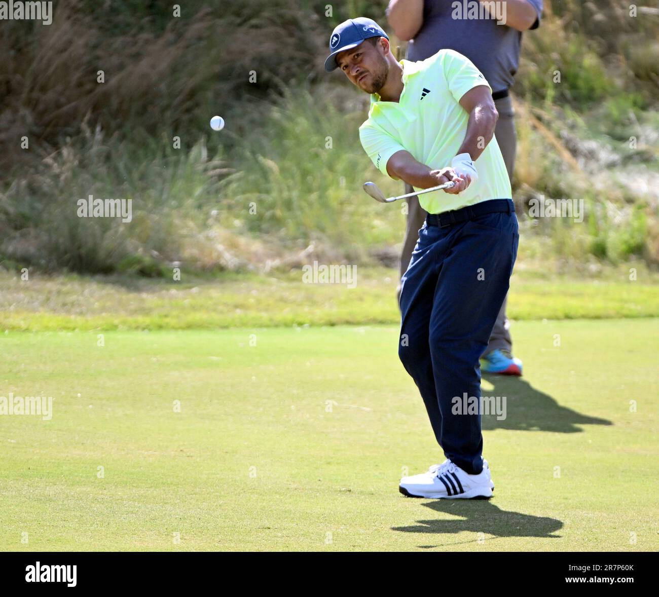 Los Angeles, United States. 16th June, 2023. Xander Schauffele chips up a shot on the eighth green during the second round of the 2023 U.S. Open Golf Championship at the Los Angeles Country Club in Los Angeles on Friday, June 16, 2023. Photo by Alex Gallardo/UPI Credit: UPI/Alamy Live News Stock Photo