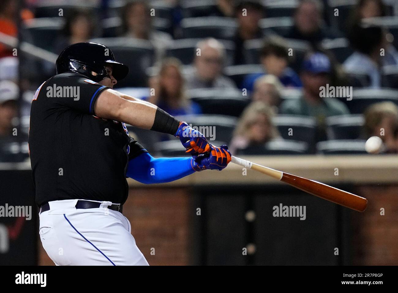 New York Mets' Daniel Vogelbach hits a home run during the sixth inning