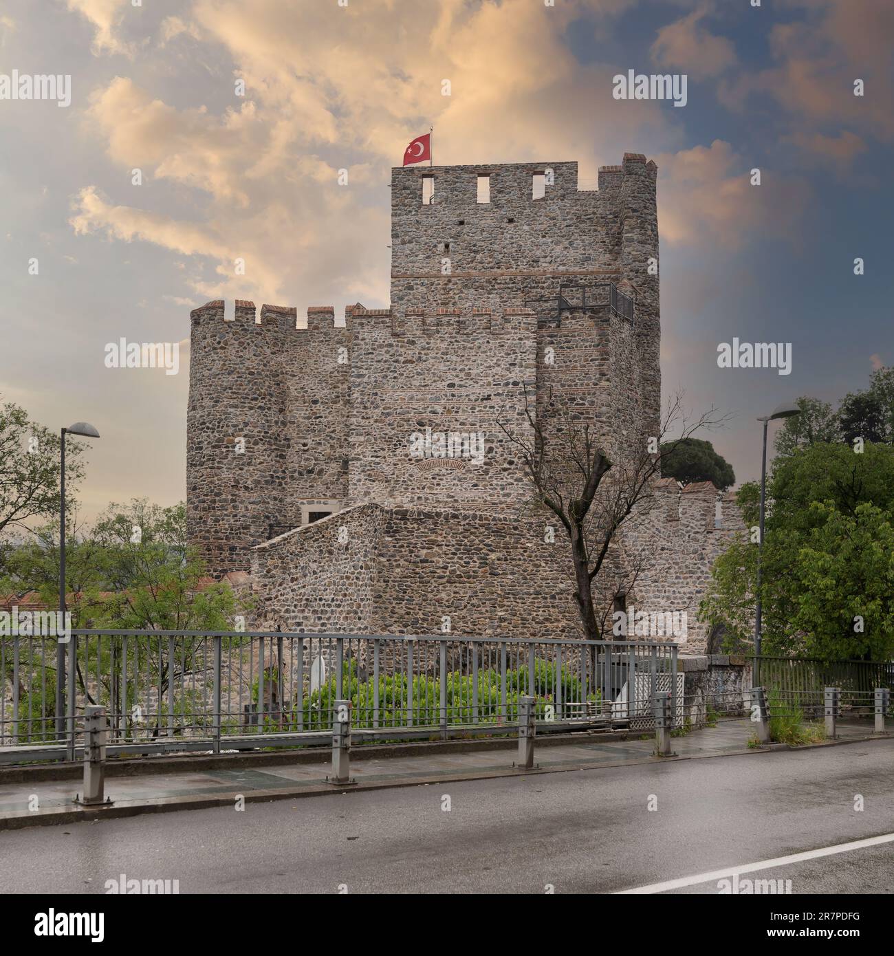 anatolian castle (anadolu hisari) in istanbul.historically known as guzelce  hisar(meaning proper castle) is a fortress located in anatolian (asian) si  Stock Photo - Alamy