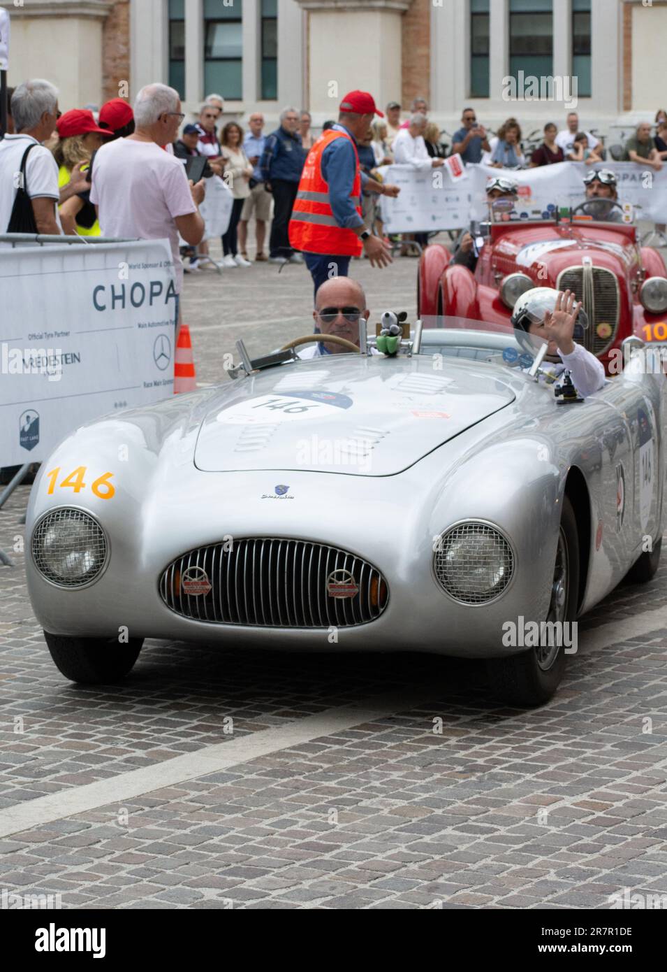 Motor racing in 1950s and 60s hi-res stock photography and images - Alamy