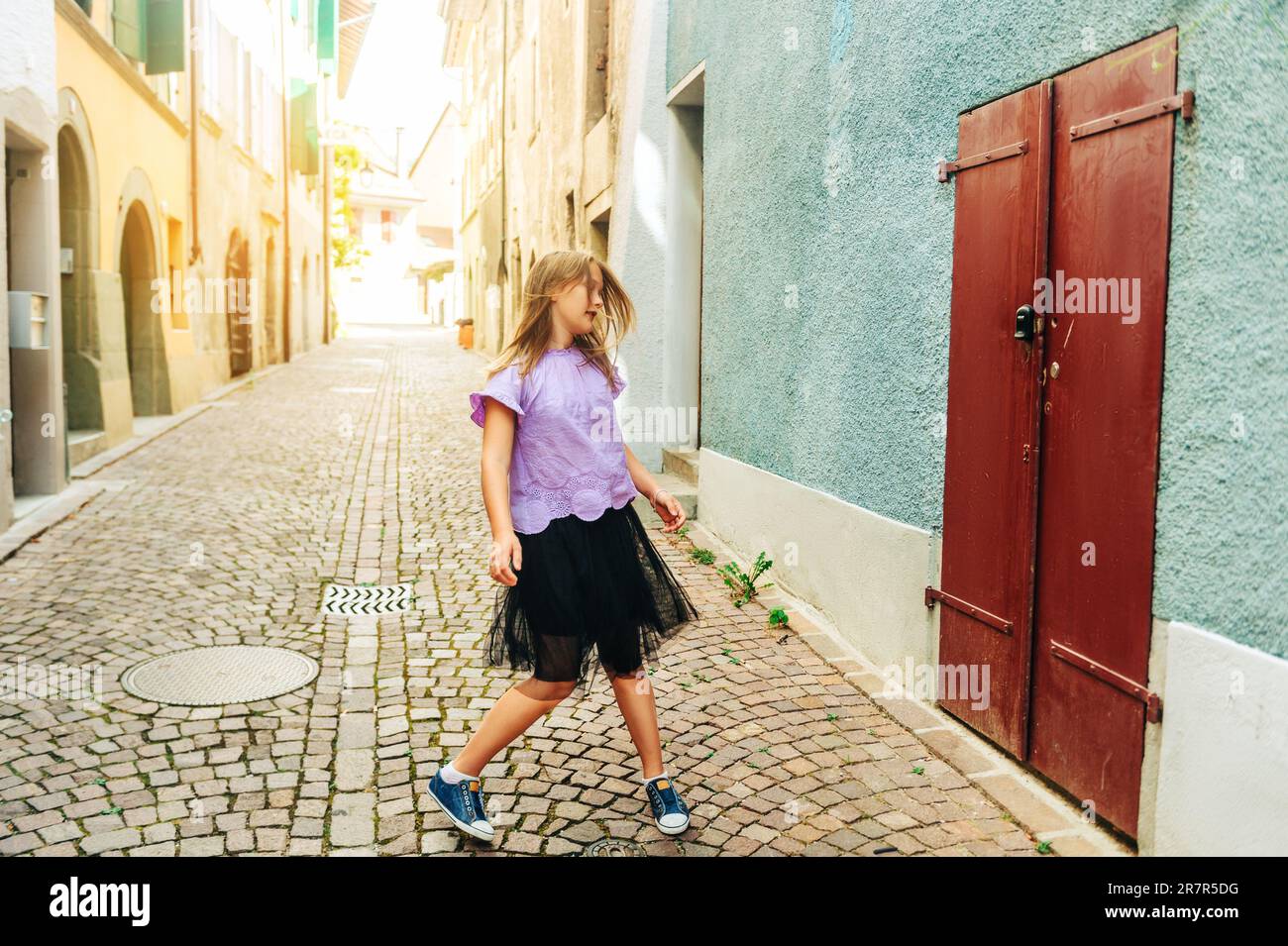 Happy portrait preteen girl one hi-res stock photography and images - Alamy