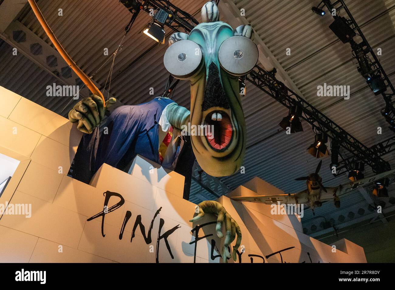 JIMMY PAGE,PINK FLOYD参加！ARTEFACTS FROM ～ Artifacts from the album 'The Wall' on display at 'Pink