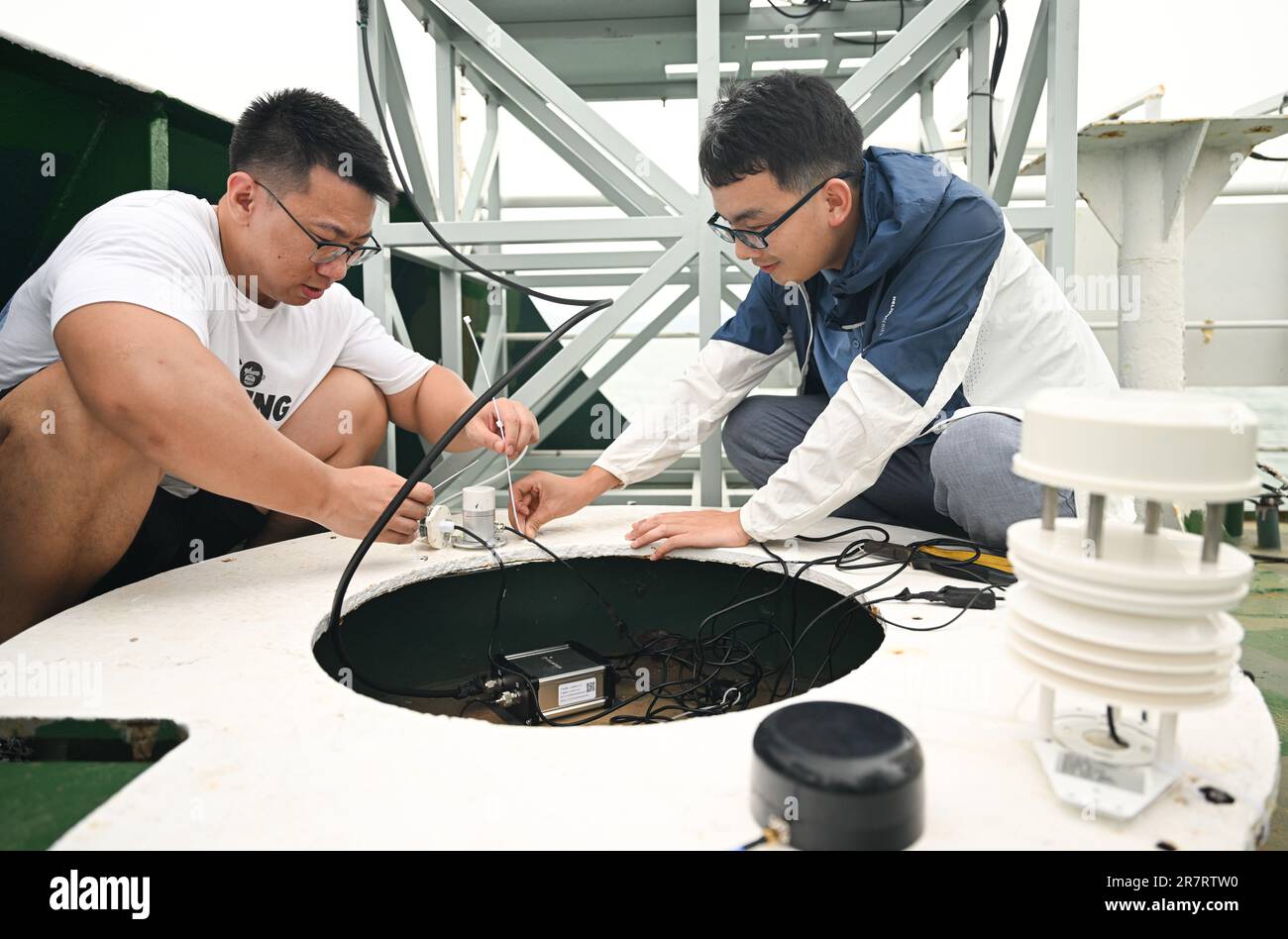 (230617) -- HAIKOU, June 17, 2023 (Xinhua) -- Staff members install a sensor before conducting an open-sea testing of the low-Earth orbit broadband communication test constellation at the 'Dian Ke No.1' comprehensive test ship, June 14, 2023.  Researchers from the GalaxySpace, a Beijing-based satellite maker, and several scientific research institutions, conducted an open-sea testing of the country's first low-Earth orbit broadband communication test constellation in the South China Sea. The testing aims to verify the collaborative communication coverage ability of high-Earth orbit and low-Ear Stock Photo