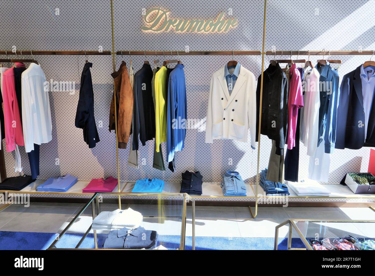 Clothing on display hi-res stock photography and images - Alamy