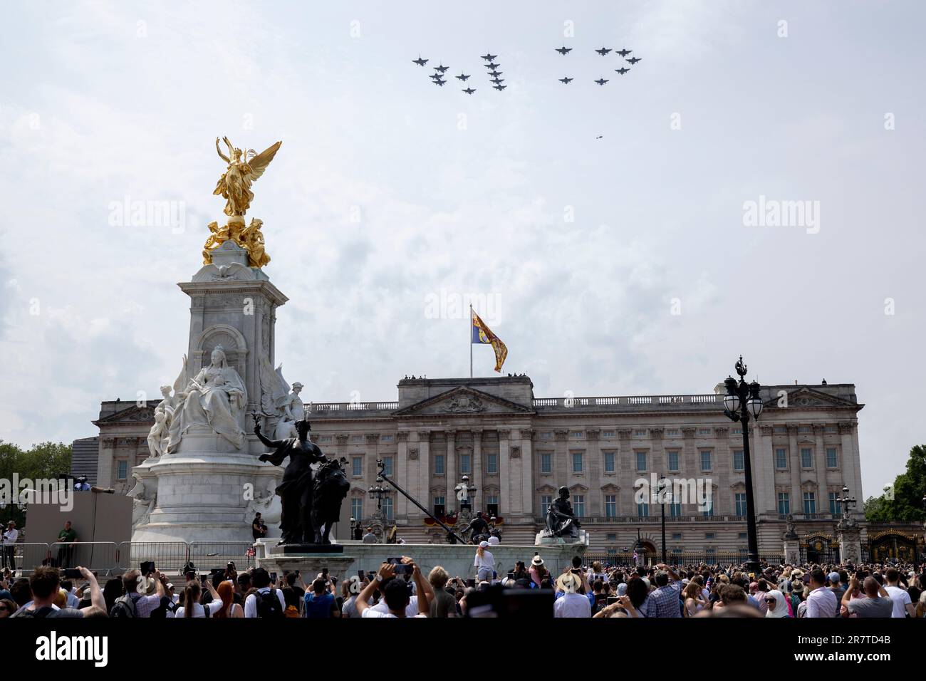 London, UK. 17th June, 2023. 18 RAF Typhoons aircraft surprised the public by forming CR in the sky above Buckingham Palace. King Charles leads his first Trooping the Colour in London, United Kingdom, since he inherited the Commonwealth realm as the monarch. Credit: SOPA Images Limited/Alamy Live News Stock Photo