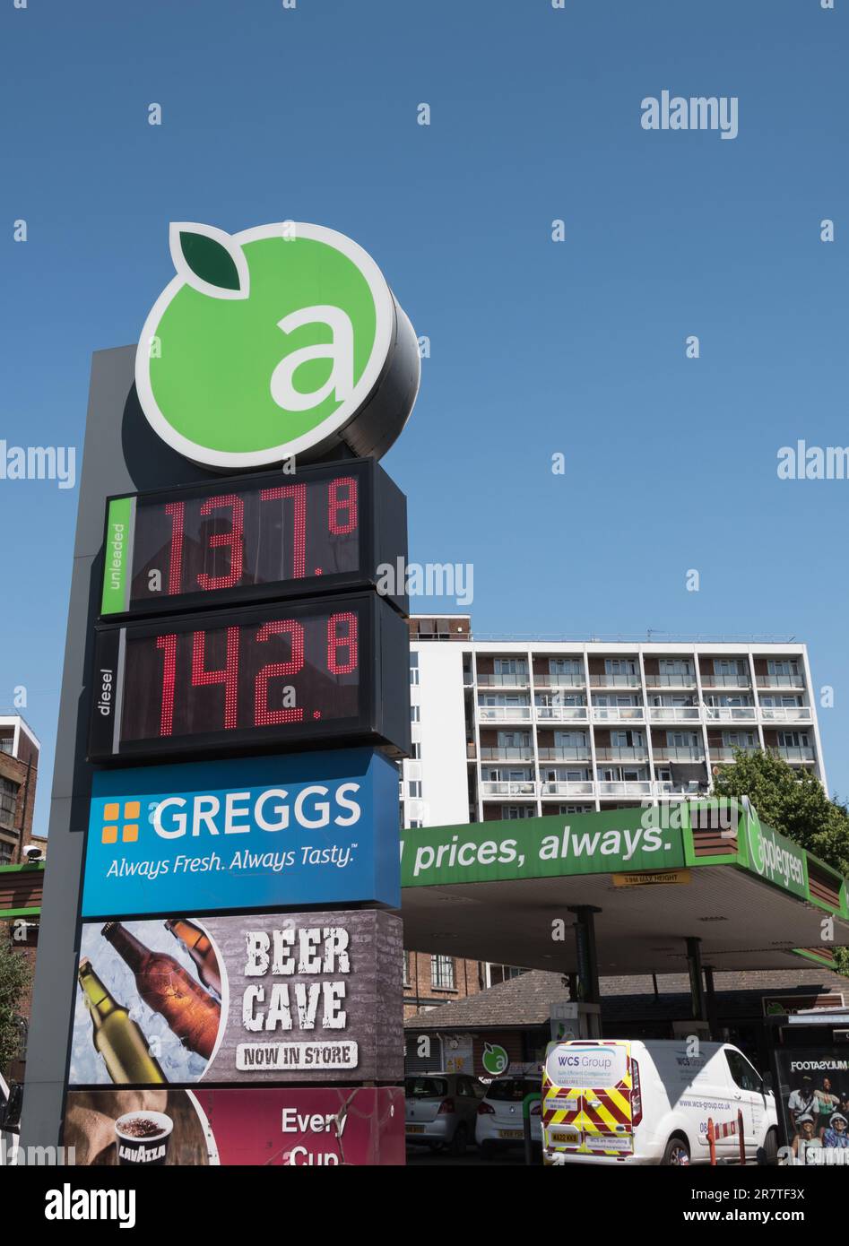Applegreen hi-res stock photography and images - Alamy