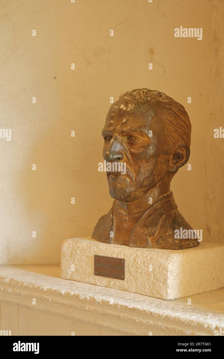 Museum Circut van Gogh with bust of Vincent van Gogh, SaintPauldeMausole, St, SaintRemyde