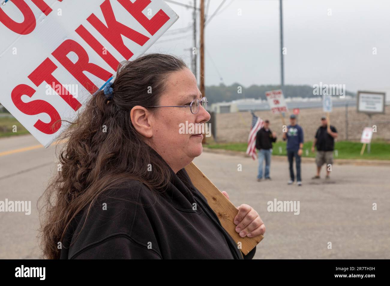 Battle Creek, Michigan, Sonia Hughes pickets the Kellogg cereal plant. Members of the Bakery Workers union are on strike at all four U.S. Kellogg's Stock Photo
