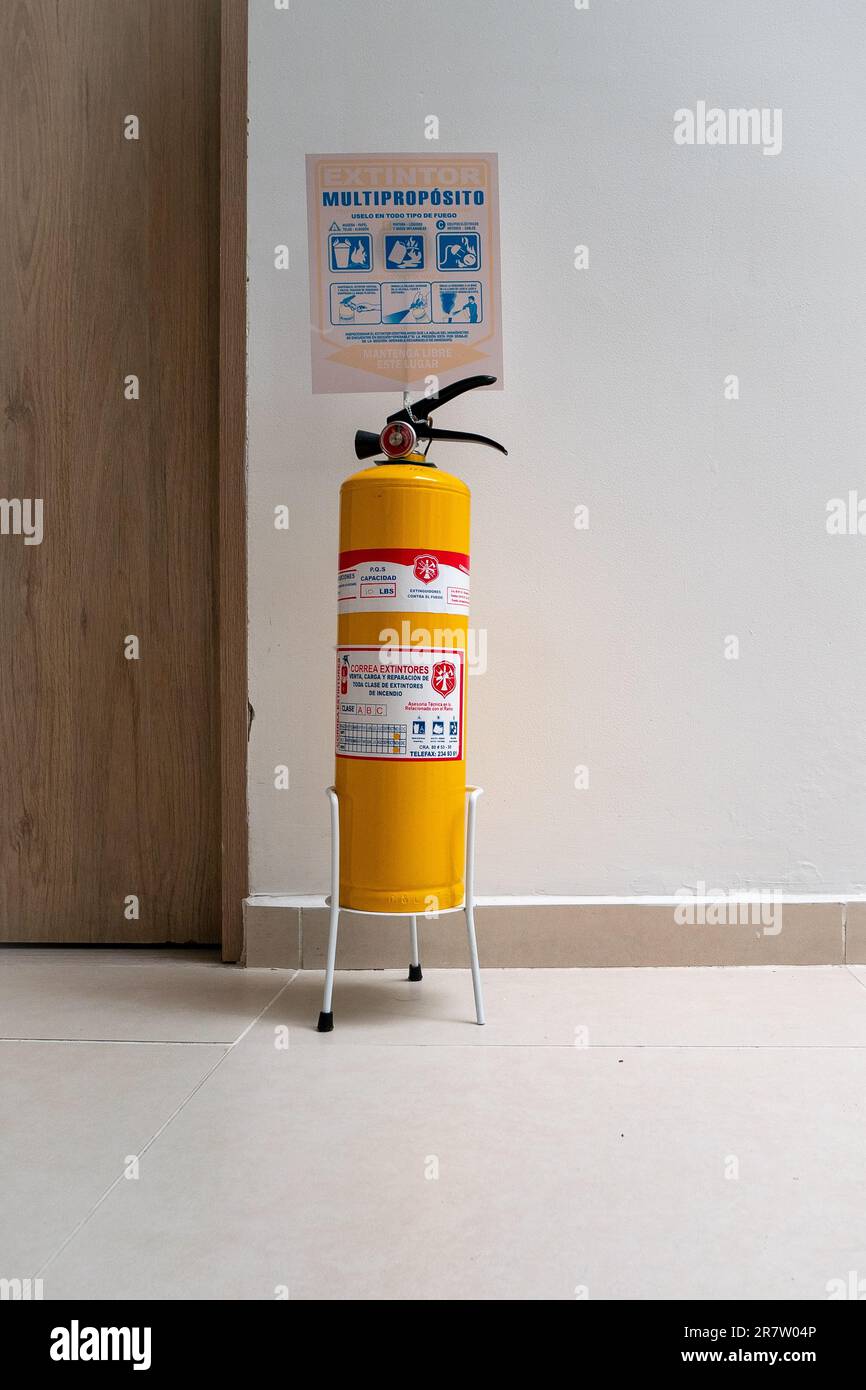 Portable fire extinguisher guide hires stock photography and images