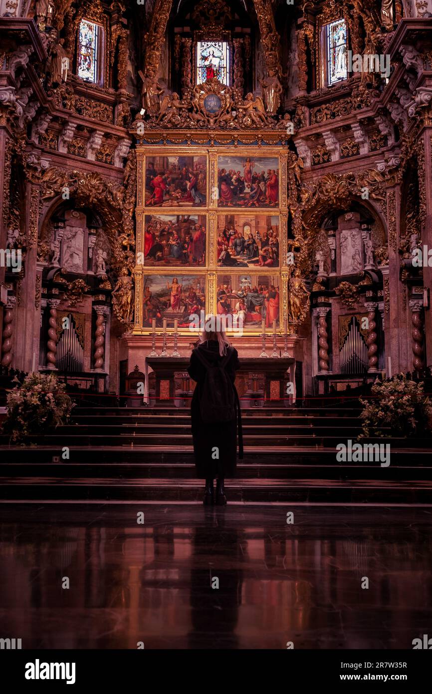 Ornate altar stands hi-res stock photography and images - Alamy