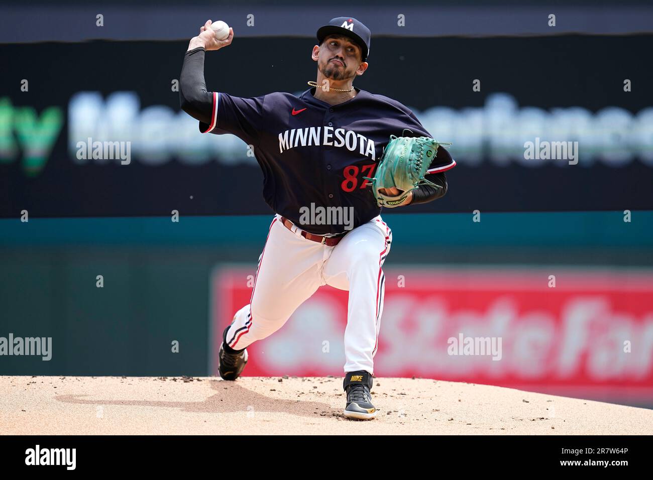 Minnesota Twins starting pitcher Jose De Leon (87) delivers during the