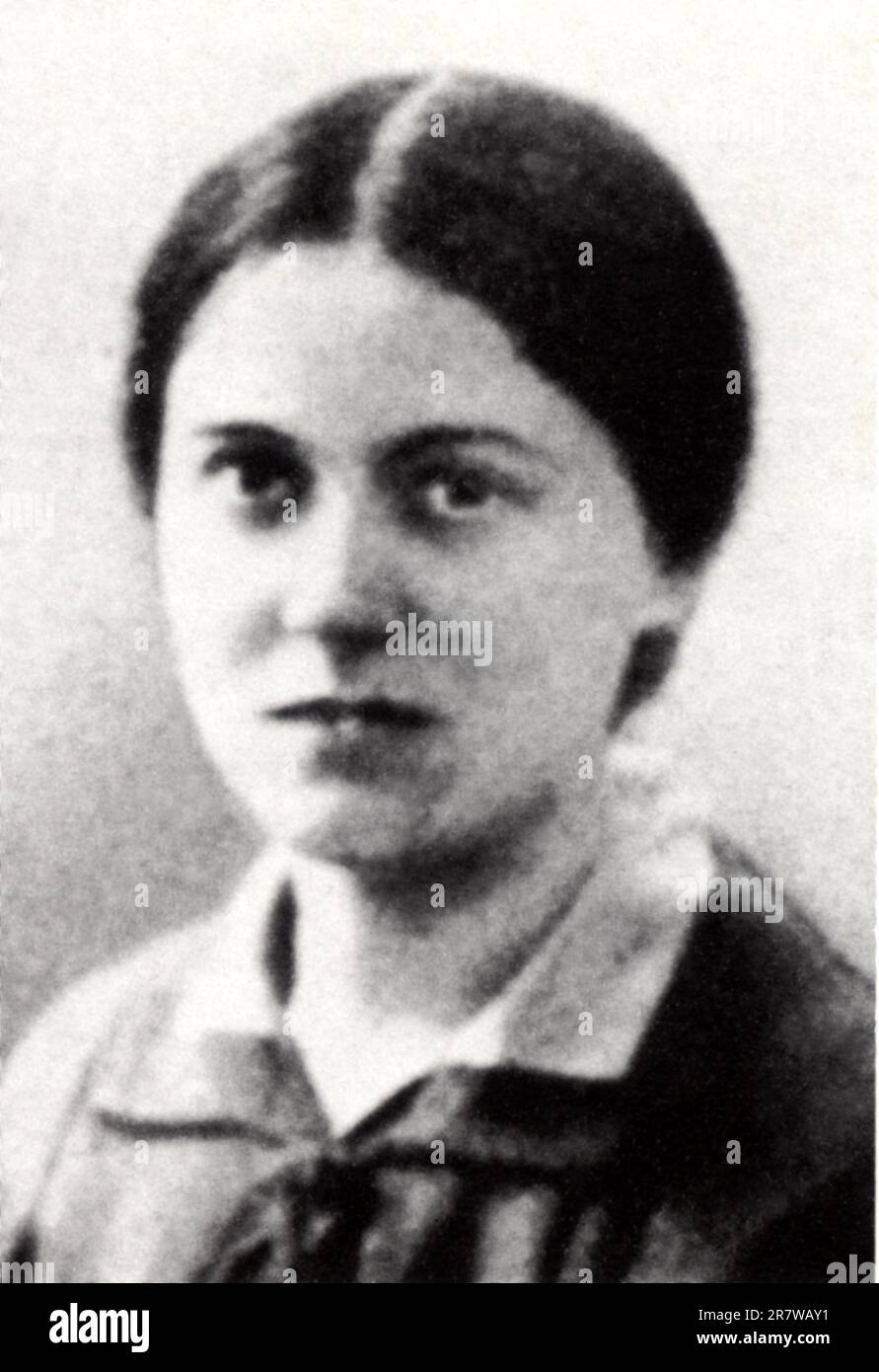 1915 c, GERMANY: The german woman philosopher and nun  EDITH STEIN ( 1891 - 1942 ). Born in jewish familly converted to Catholic Religion and became nun in Carmelitans Order , killed during the Shoah by nazism in  Auschwitz extermition camp. She is canonized as a Martyr and Saint of the Catholic Church in 199 by Pope John Paul II, she is one of six co-patron saints of Europe  .Unknown photographer . - SCRITTORE - SCRITRICE - Santità - SANTA - San - LETTERATURA - LITERATURE - letterata - FILOSOFA - FILOSOFO - FILOSOFIA - PHILOSOPHY - portrait - ritratto - convertita - Martire - Canonizzazione - Stock Photo