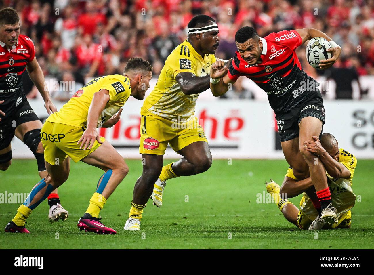 Saint Denis, France. 17th June, 2023. Levani BOTIA VEIVUKE of La Rochelle and Matthis LEBEL of Toulouse during the French championship Top 14 rugby union Final match between Stade Toulousain (Toulouse) and Stade Rochelais (La Rochelle) on June 17, 2023 at Stade de France in Saint-Denis, France - Photo Matthieu Mirville/DPPI Credit: DPPI Media/Alamy Live News Stock Photo