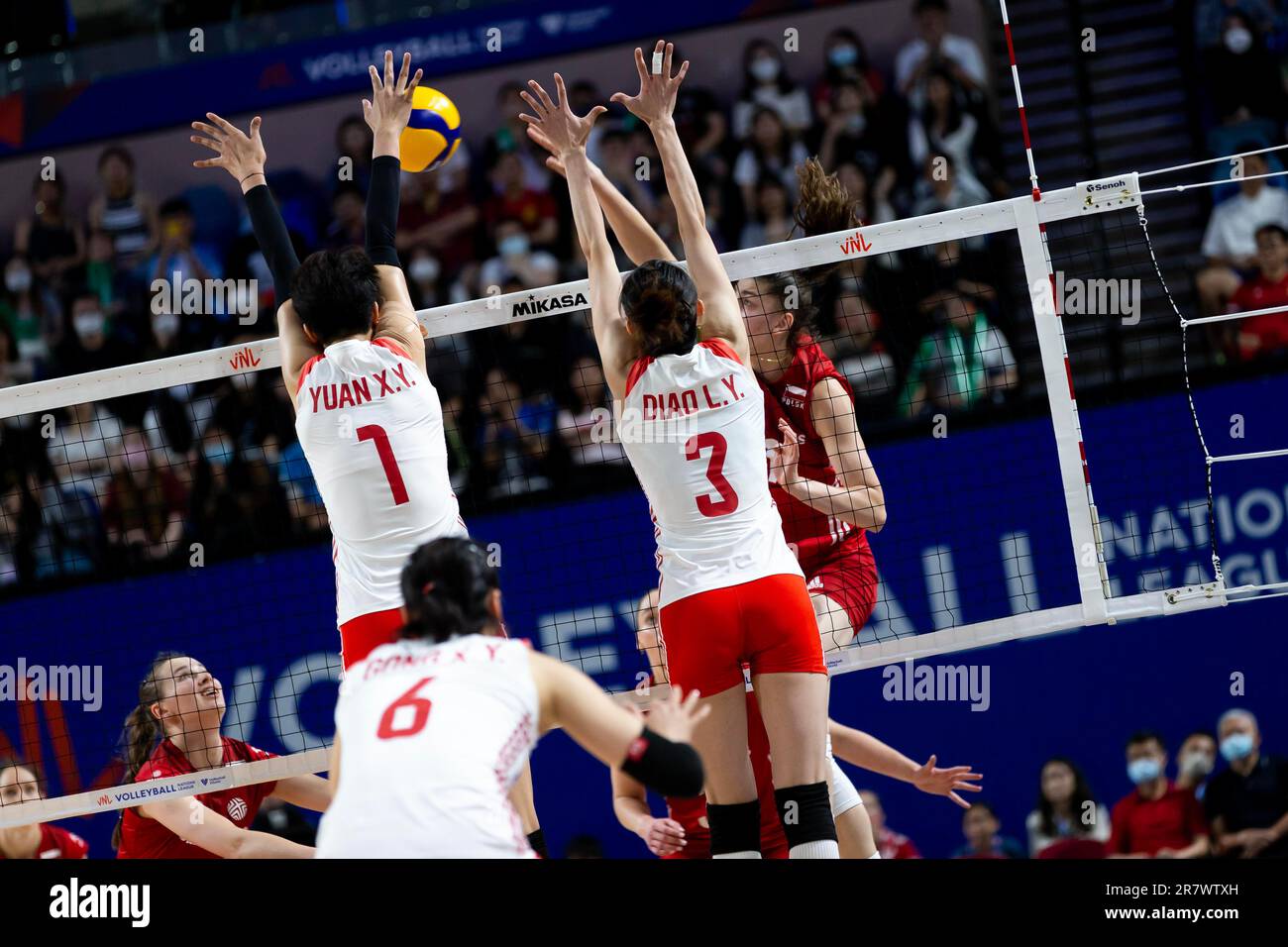 Hong Kong, Hong Kong. 17th June, 2023. Yuan Xinyue (1) and Diao Linyu