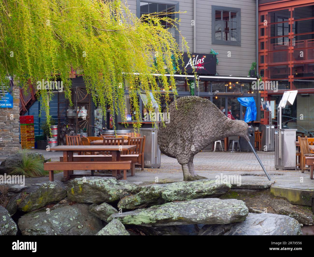 Giant Kiwi Sculpture Queenstown Stock Photo Alamy