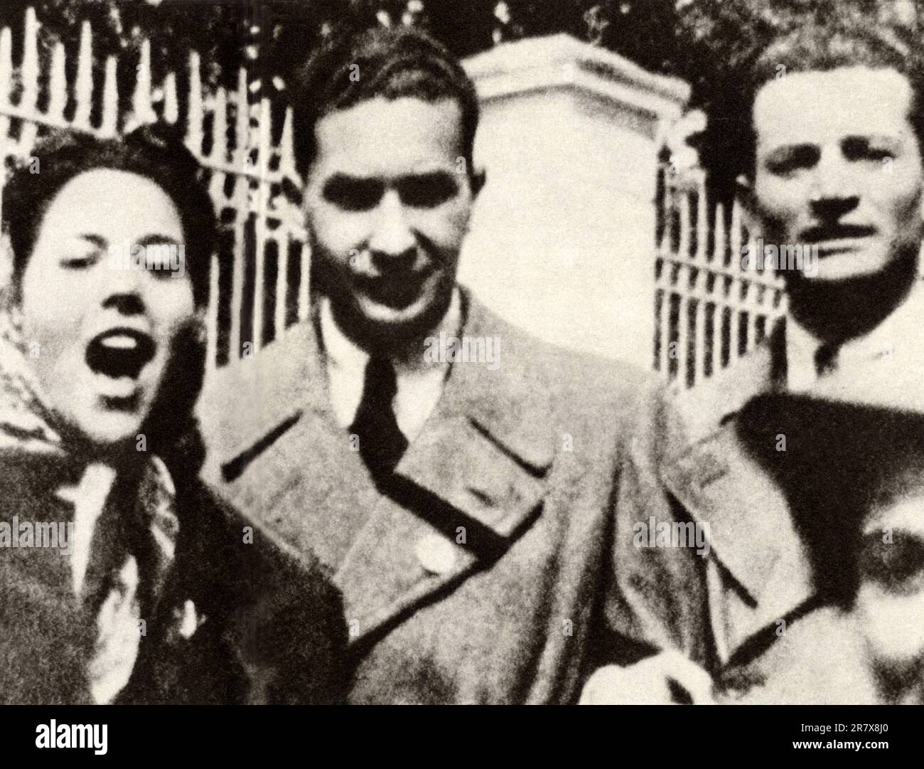 1936 , Bari ,  ITALY : The italian politician ALDO MORO ( 1916 - 1978 ) aged 20 , together with two friends militants of CATHOLIC ACTION ( AZIONE CATTOLICA ).  Aldo Moro was killed by BRIGATE ROSSE the day 9 may 1978 in Rome , after two months  abduction who tragically changed the italian course of history .  Unknown photographer .- HISTORY - FOTO STORICHE - ITALIA -  POLITICO -  POLITICA - POLITIC - PORTRAIT - RITRATTO - personalità personalità da giovane giovani - personality personalities when was young - amici - ANTIFASCISMO - ANTIFASCISTA - ANTIFASCISM - ANTIFASCIST --- Archivio GBB Stock Photo