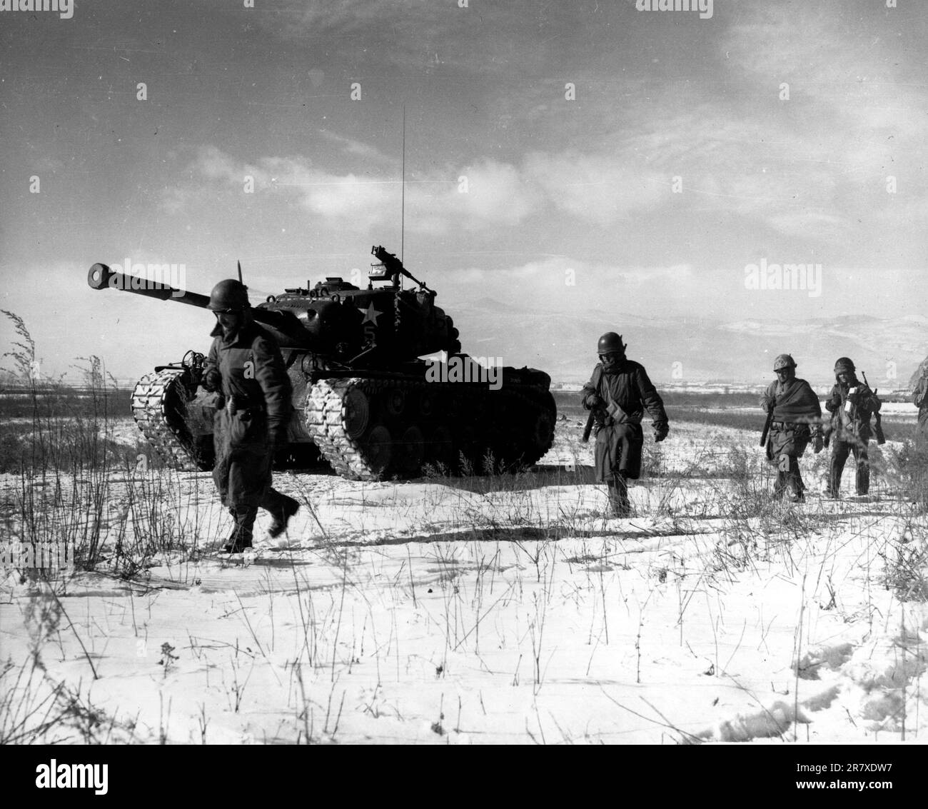 A column of troops and armor of the 1st Marine Division move through communist Chinese lines during their successful breakout from the Chosin Reservoir in North Korea. Stock Photo