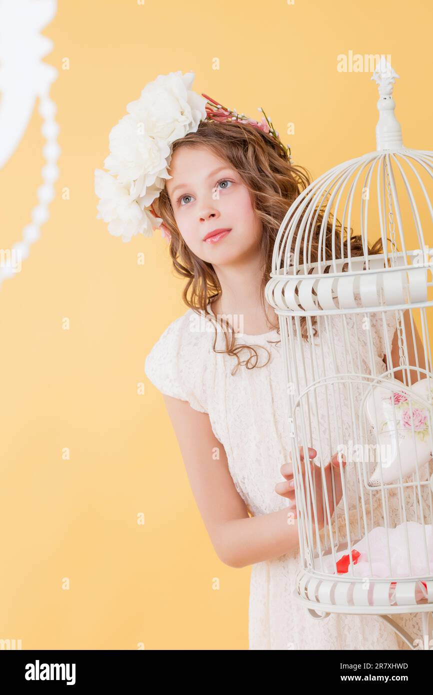 Pretty young girl posing in elegant dress and hat Stock Photo - Alamy