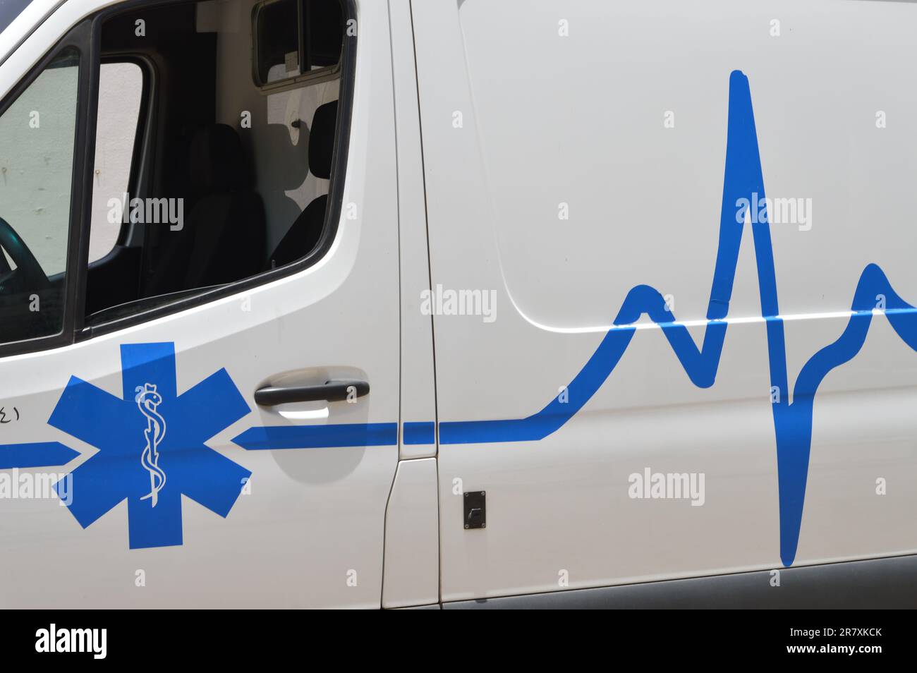 Cairo, Egypt, June 17 2023: Fully medically equipped Mercedes Benz  ambulance vehicle with ventilator, oxygen cylinder, emergency kit,  medications, mon Stock Photo - Alamy