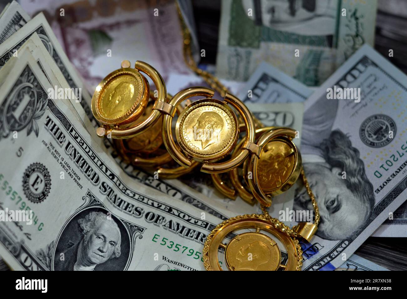 Old gold coin saudi hi-res stock photography and images - Alamy