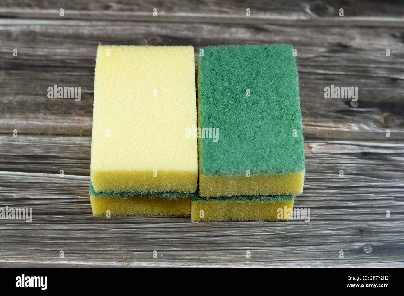 https://c8.alamy.com/comp/2R7Y2H2/combo-cellulose-and-abrasive-two-sided-sponge-for-cleaning-utensils-dishes-cookware-bathroom-surfaces-everyday-spills-counter-tops-general-clean-2R7Y2H2.jpg