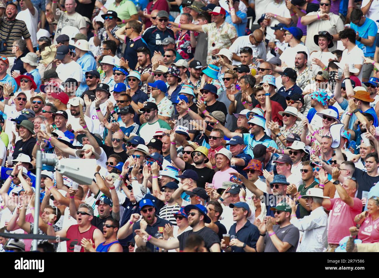 Edgbaston Cricket Stadium, Birmingham, UK. 16 June 2023 at 1100hrs. England Men v Australia Men in the Ashes Cricket Test Match Day 1.  England fans Singing.  Picture: Mark Dunn/Alamy, Stock Photo